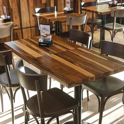 Elevá el estilo de tu restaurante con nuestras mesas.